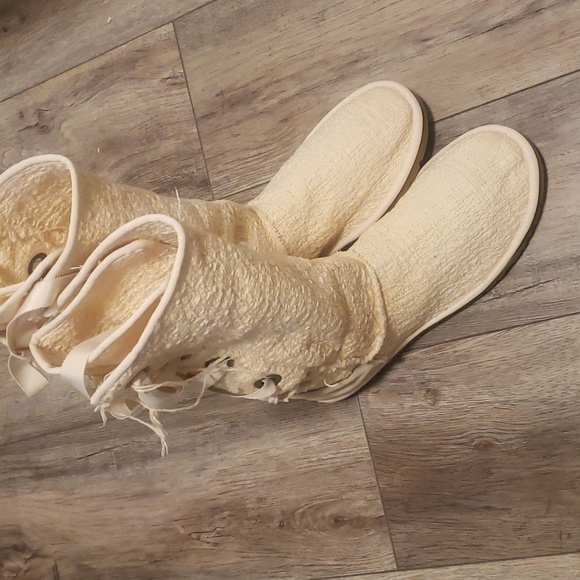 UGG Heirloom Lace Cream Tall Classic Ribbons up Back of Boots 🍦size 10 - Picture 5 of 8